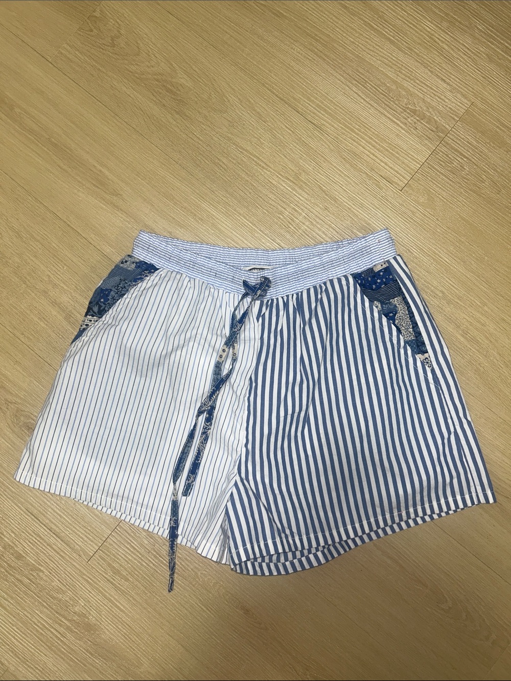 American Eagle Striped Blue & White Women’s Drawstring Shorts